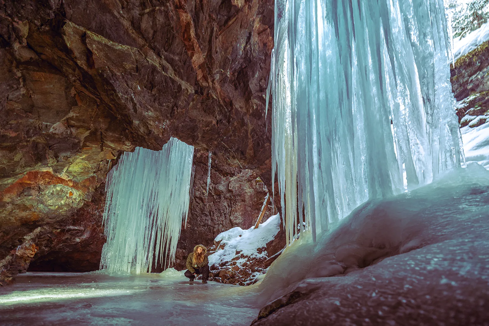 Istappar och isformationer i Skommartjärns gruva.