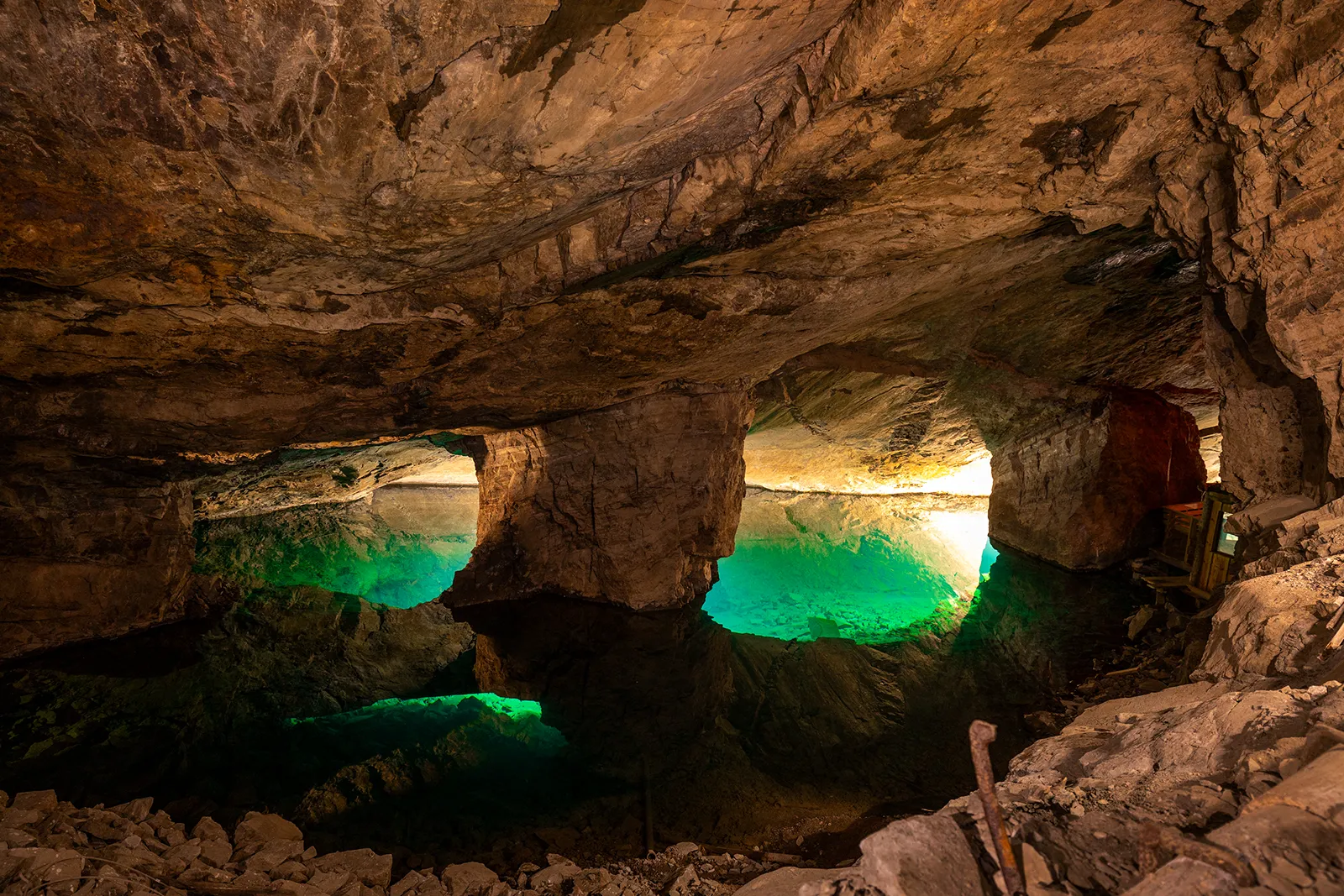 Speglingar i vatten i Äventyrsgruvan