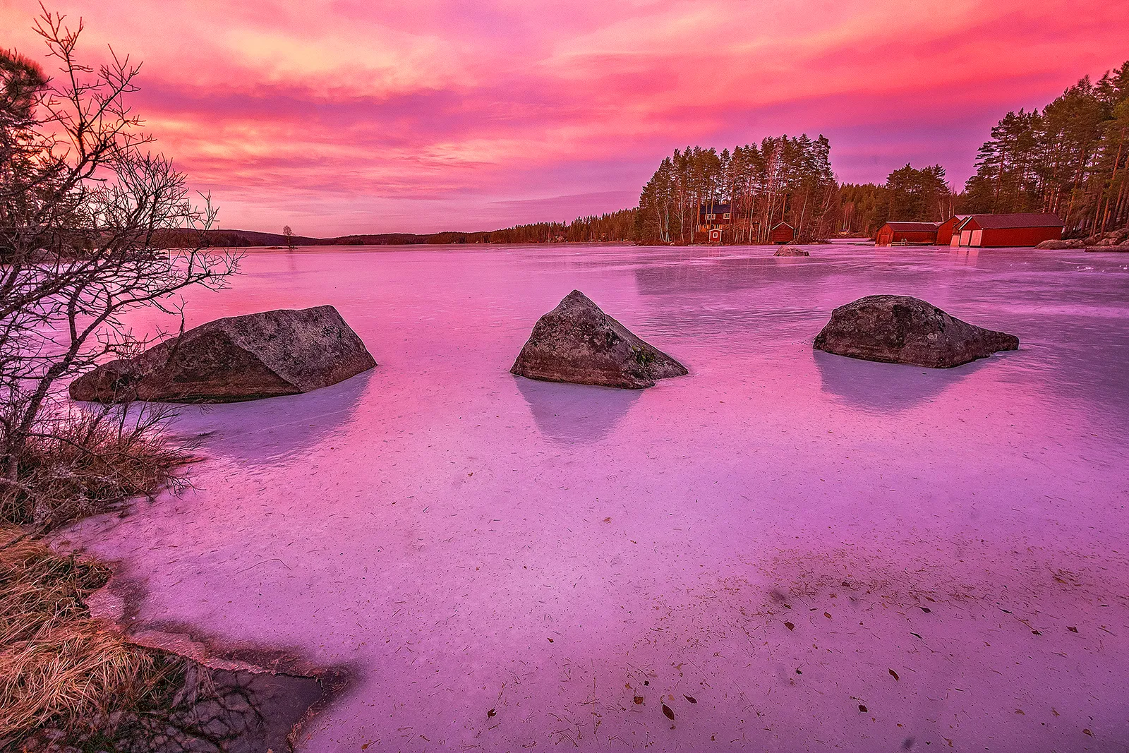 Tre stenar i vattnet vid Gimmen