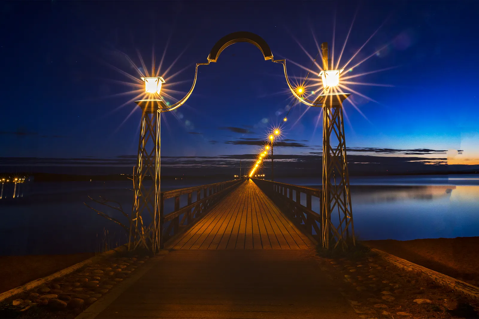 Blue Hour vid Långbryggan i Rättvik med starbursteffekt