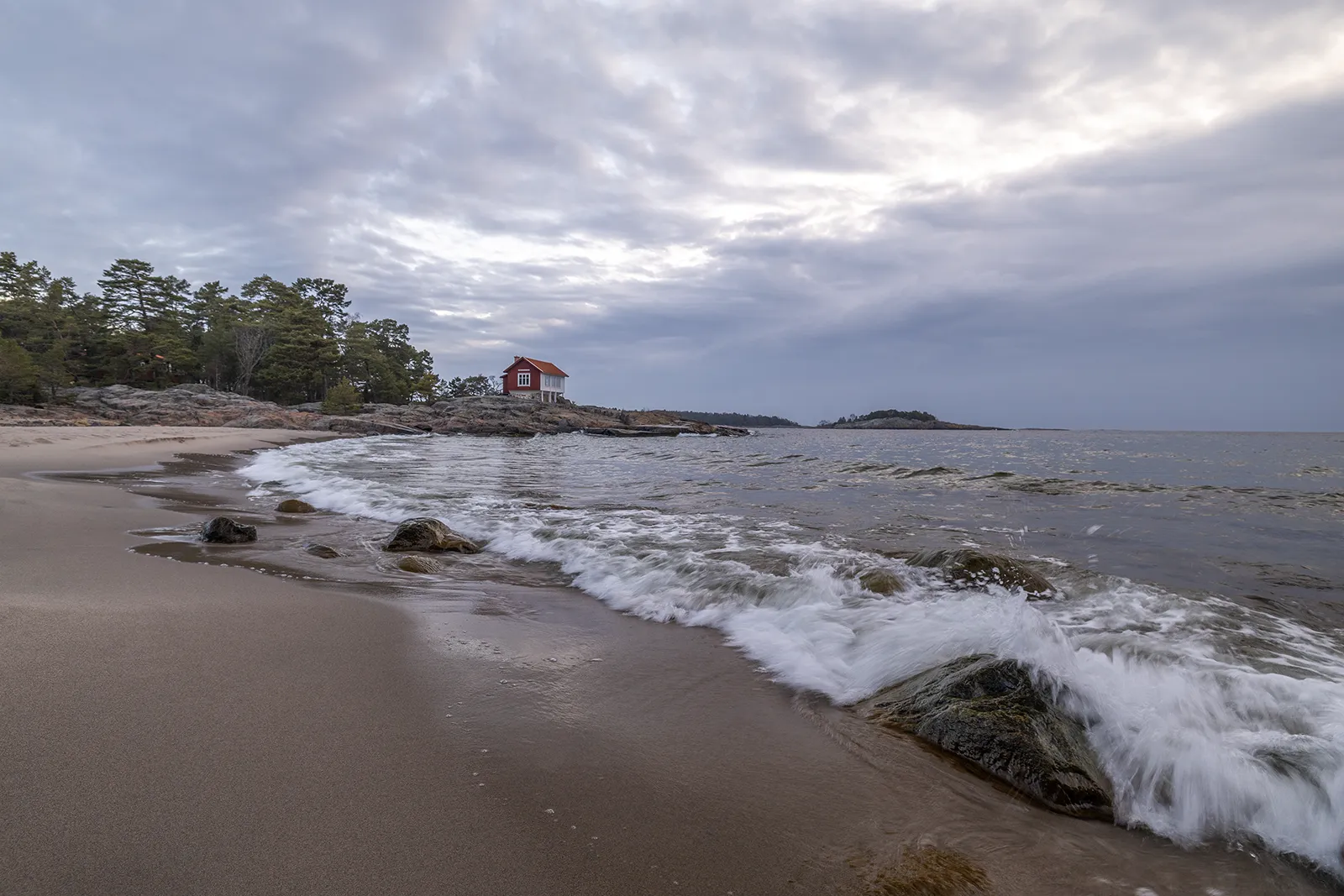 Strand, hav och vågor vid Albert Engströms museum